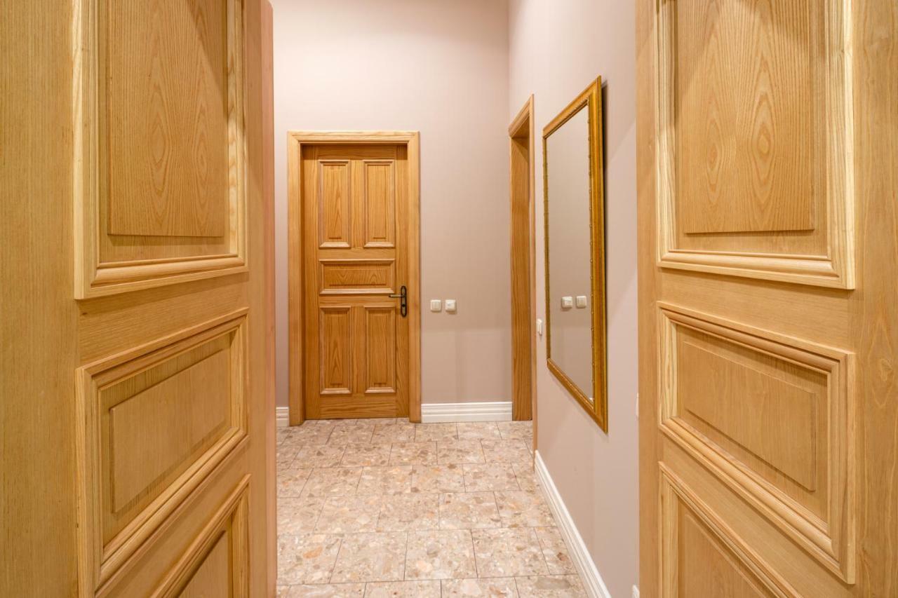 Old Riga 2 Bedroom Vecpilsetas Street Apartment エクステリア 写真