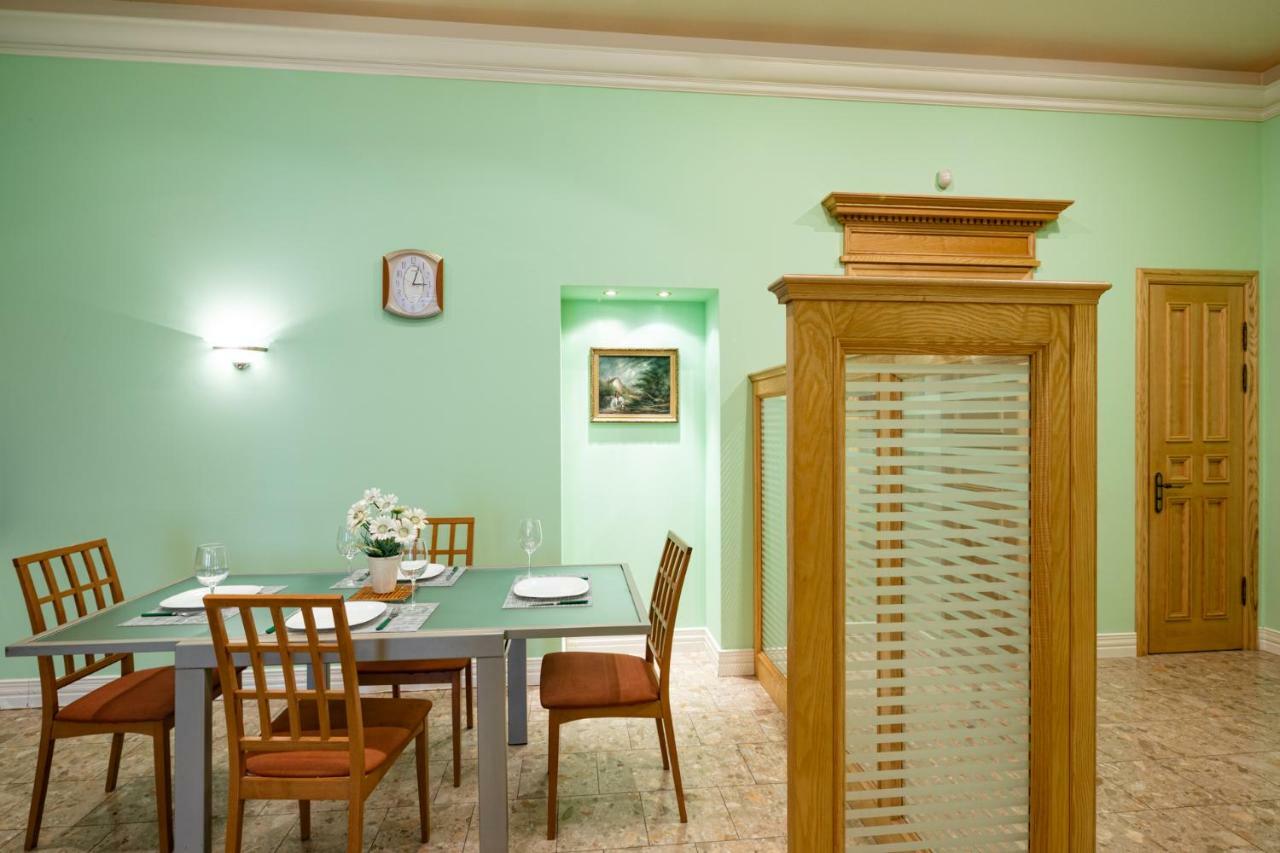 Old Riga 2 Bedroom Vecpilsetas Street Apartment エクステリア 写真