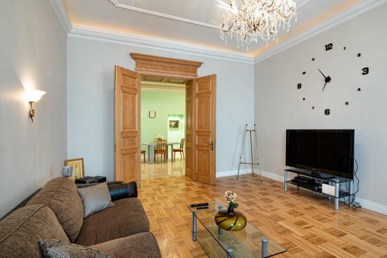 Old Riga 2 Bedroom Vecpilsetas Street Apartment エクステリア 写真