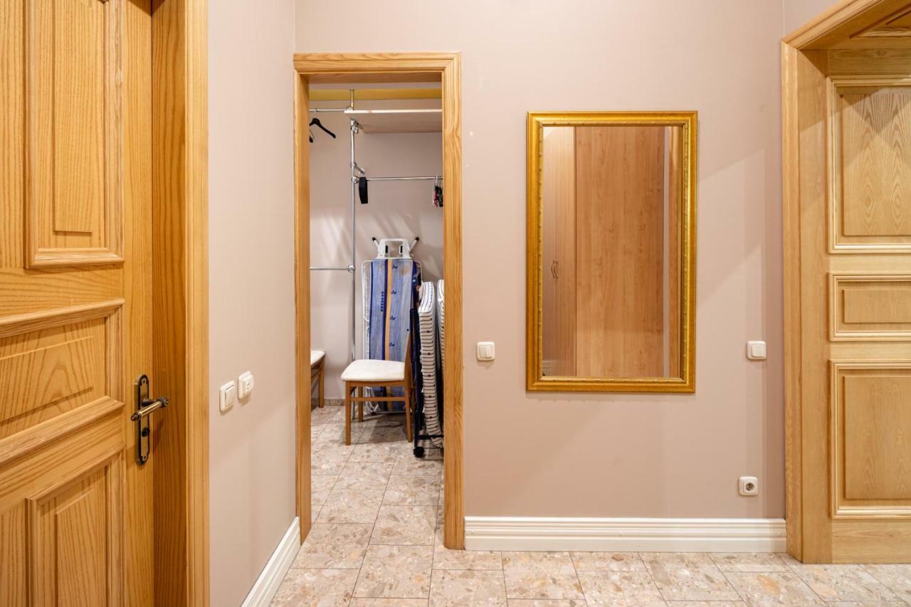 Old Riga 2 Bedroom Vecpilsetas Street Apartment エクステリア 写真