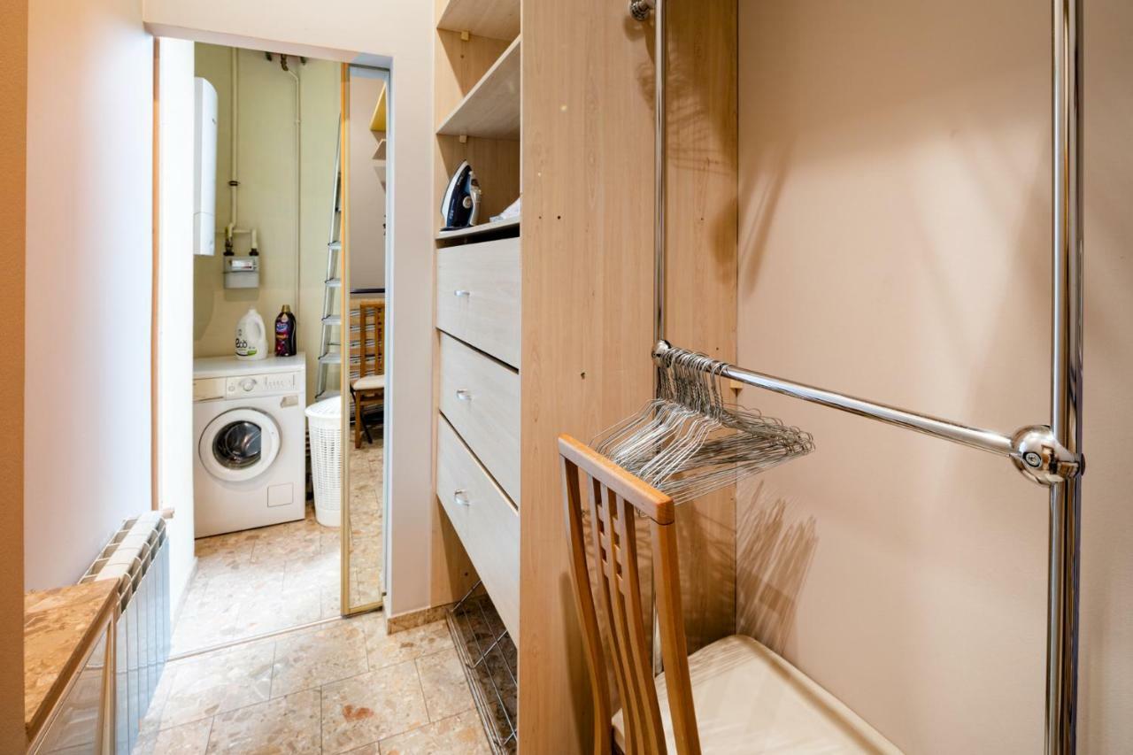 Old Riga 2 Bedroom Vecpilsetas Street Apartment エクステリア 写真